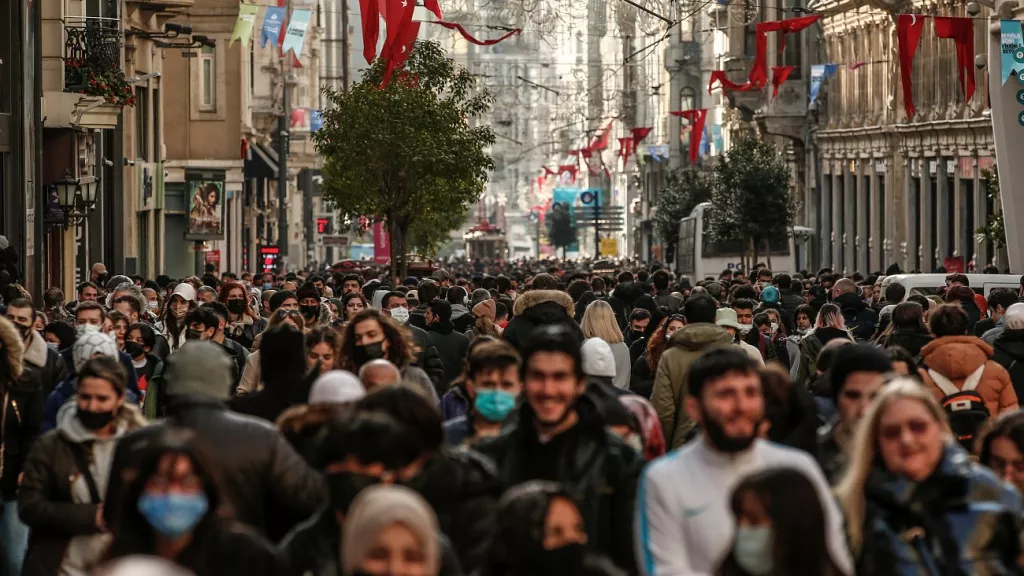 Genç İşsizlik Alarm Veriyor: Nisan Ayında Yılın En Yüksek Seviyesine Ulaştı