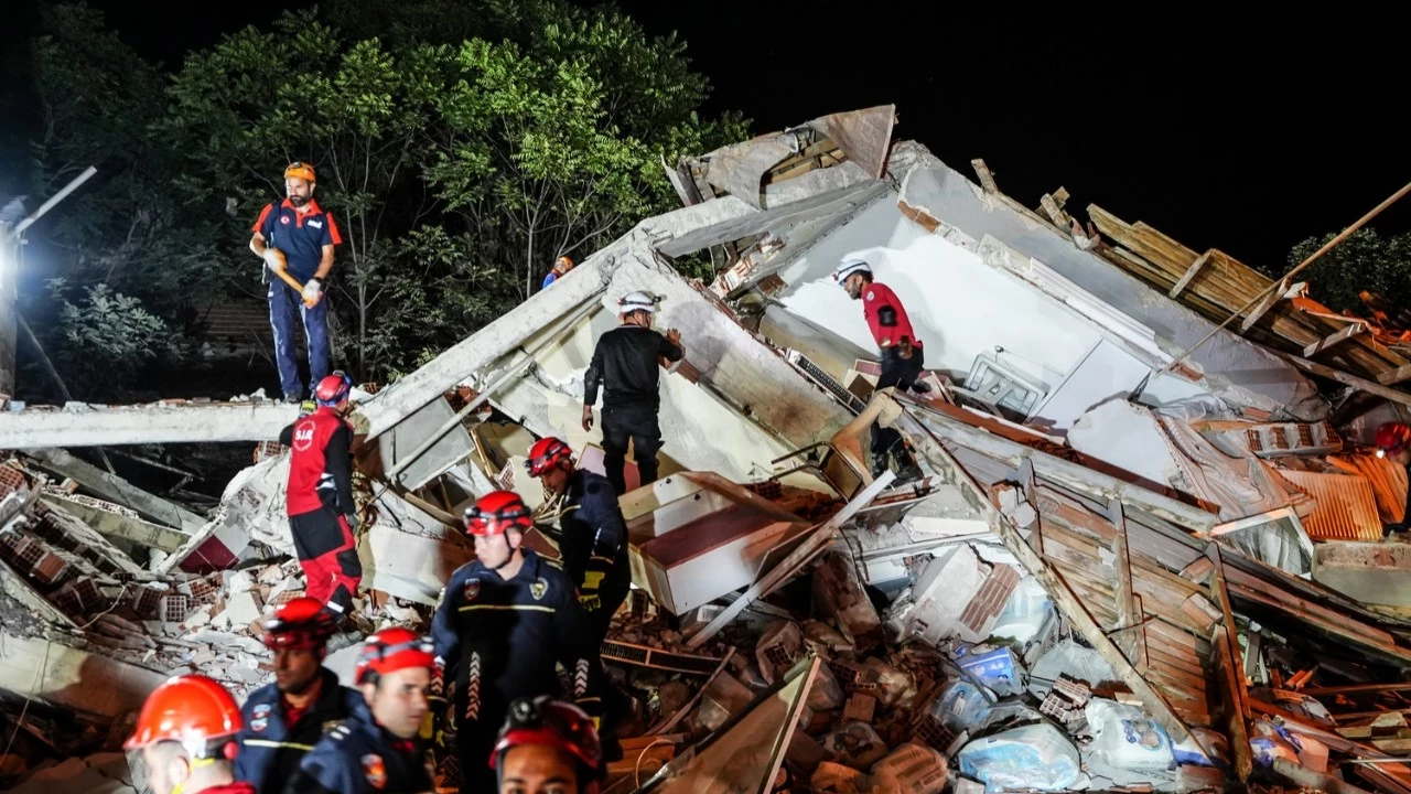 Balıkesir'in Sındırgı ilçesinde yaşanan 6,1 büyüklüğündeki deprem!