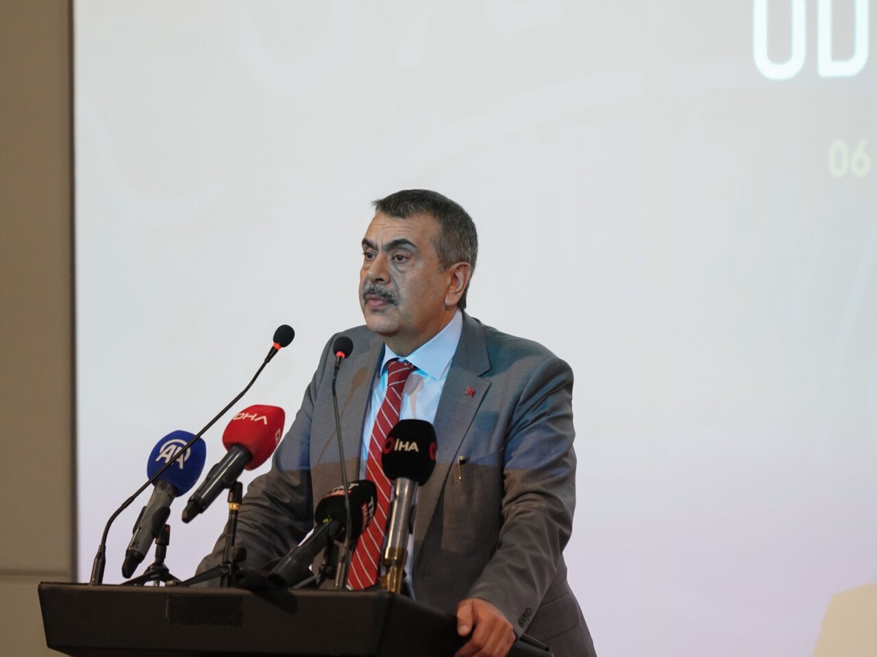 Bakan Tekin: Bilgiyi beceriye dönüştürecek paradigmayı inşa etmek gerekiyor