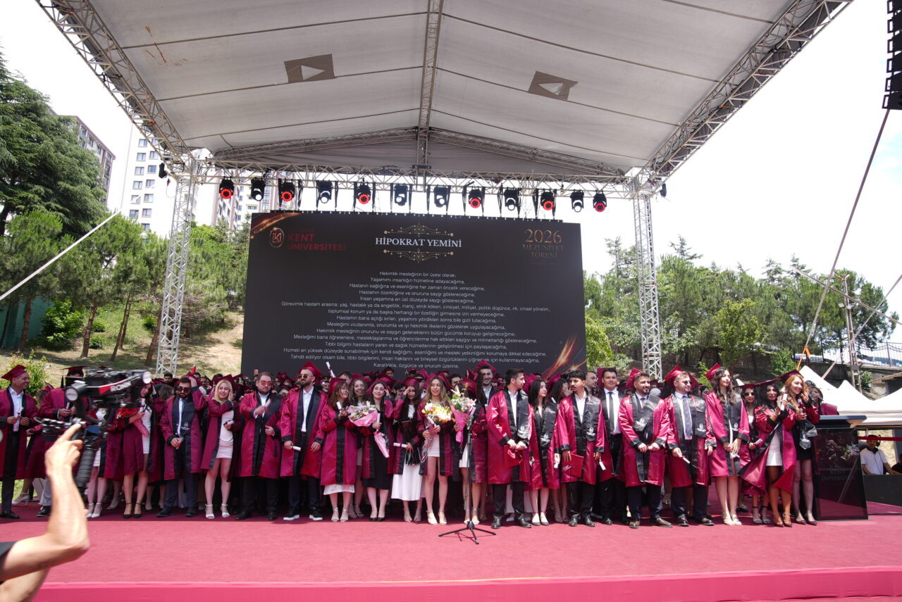 İstanbul Kent Üniversitesi’nde mezuniyet coşkusu