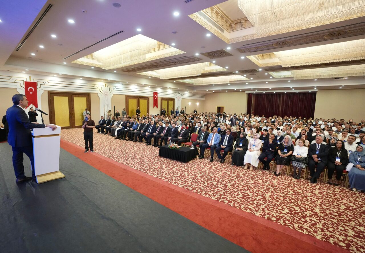 Bakan Tekini yurt dışında görevlendirilecek öğretmenlerle bir araya geldi