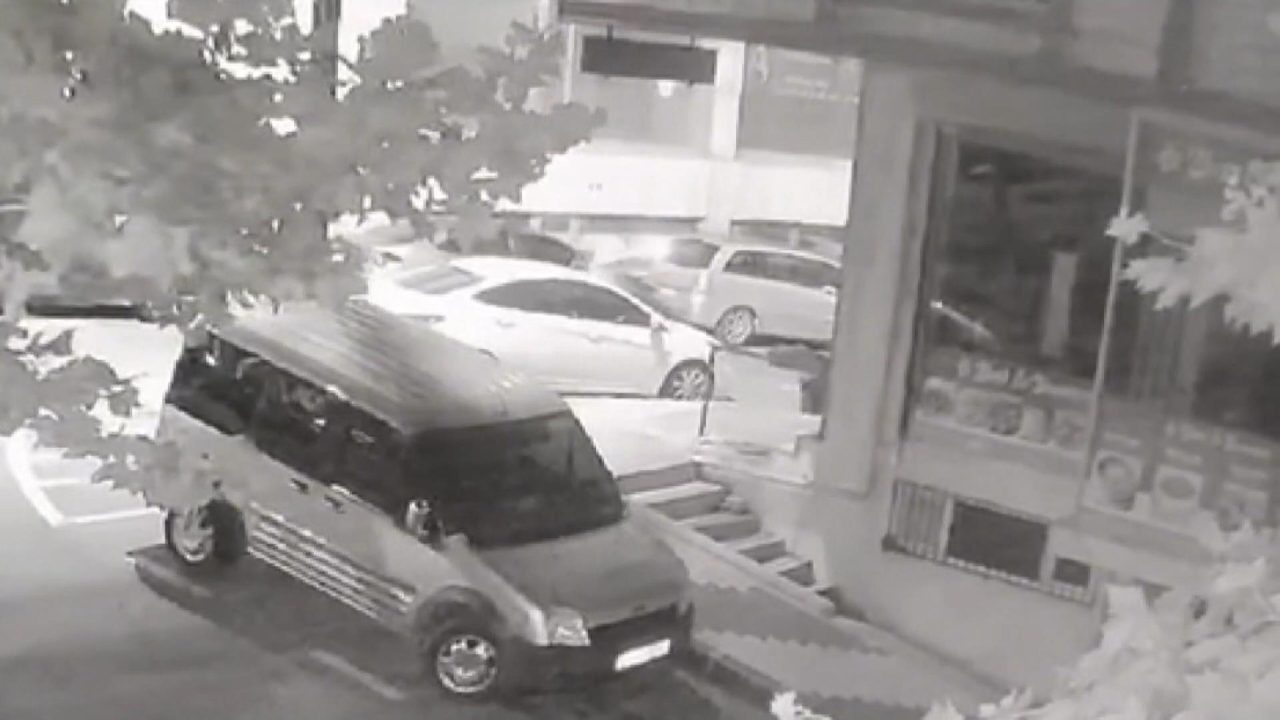 Arnavutköy'de iş yerine ateş açan 2 şüpheli yakalandı