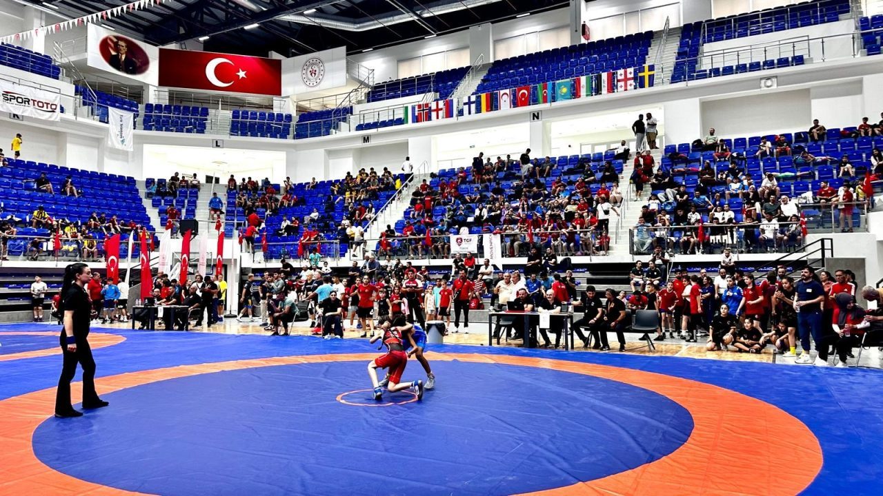 Malatya'da Uluslararası Güreş Turnuvası başladı