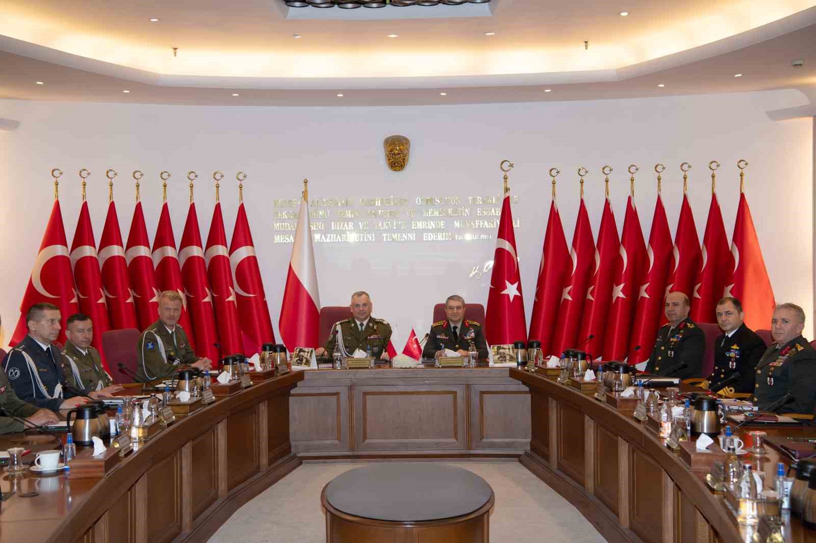 Genelkurmay Başkanı Bayraktaroğlu, Polonyalı mevkidaşı Kukula ile görüştü