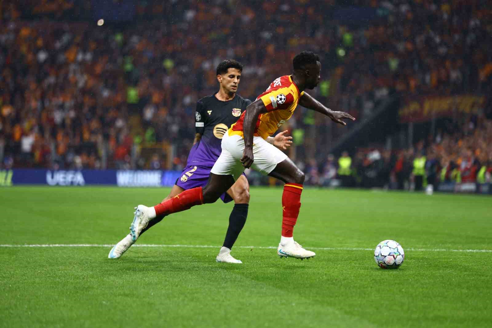 RAMS Park'ta Nefes Kesen İlk Yarı: Galatasaray ile Barcelona Dev Randevuda Yenişemedi