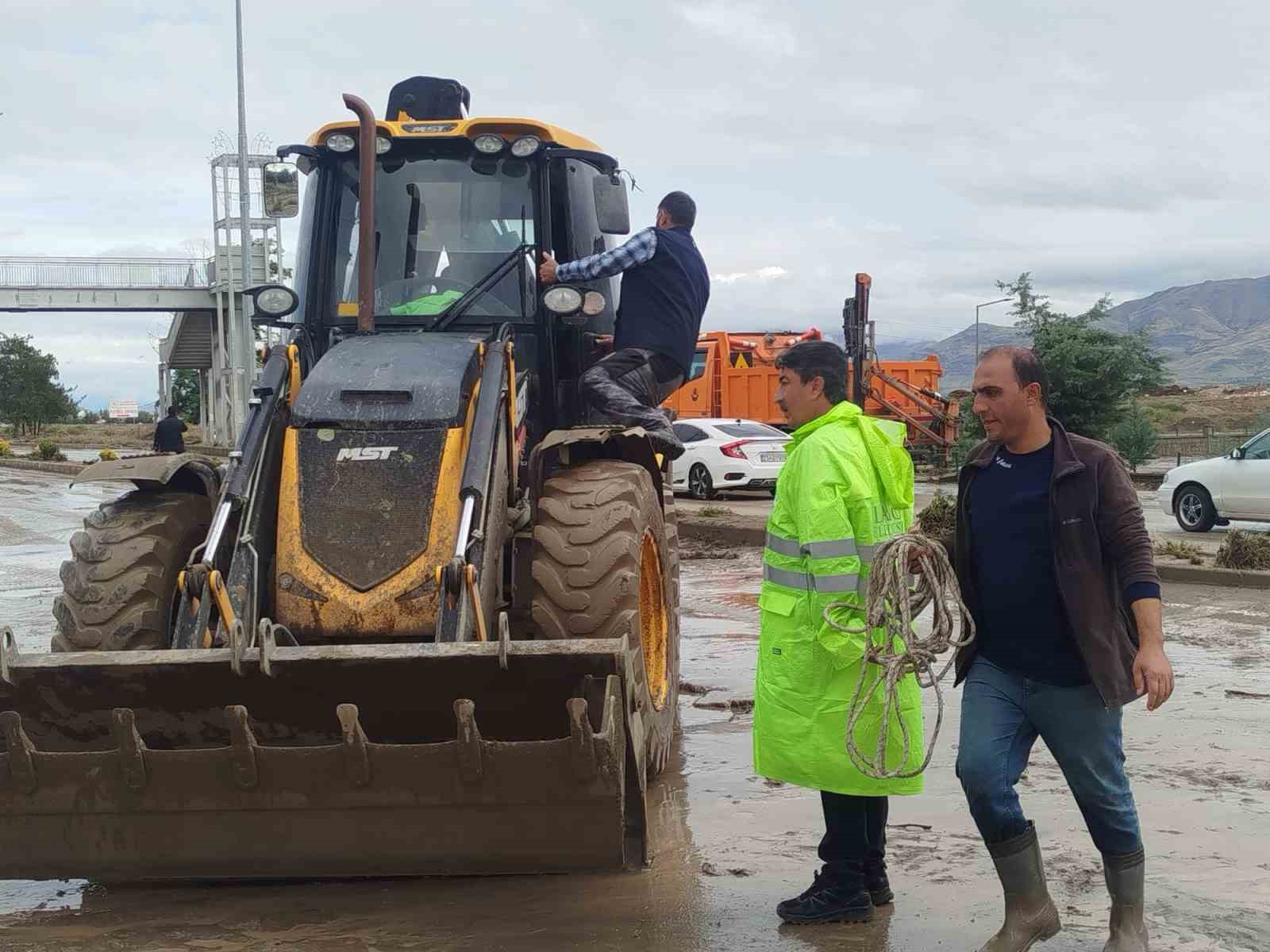 Selin vurduğu Yurtbaşı beldesinde çalışmalar sürüyor