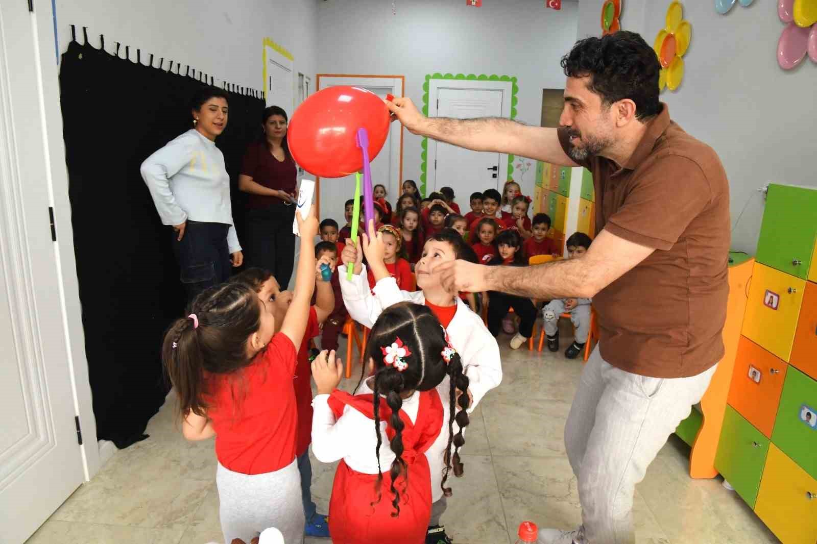 Yunusemre’de miniklere ağız ve diş sağlığı eğitimleri sürüyor